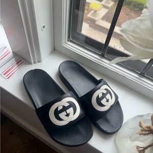 Gucci Black and White Logo Slides